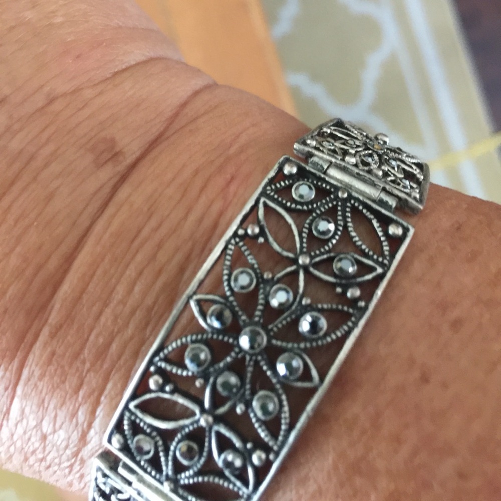 Elegant Silver Floral Bracelet